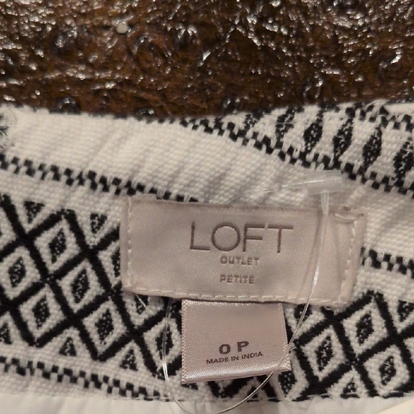 LOFT Elegant Monochrome Women's Mini Skirt - Picture 2 of 3